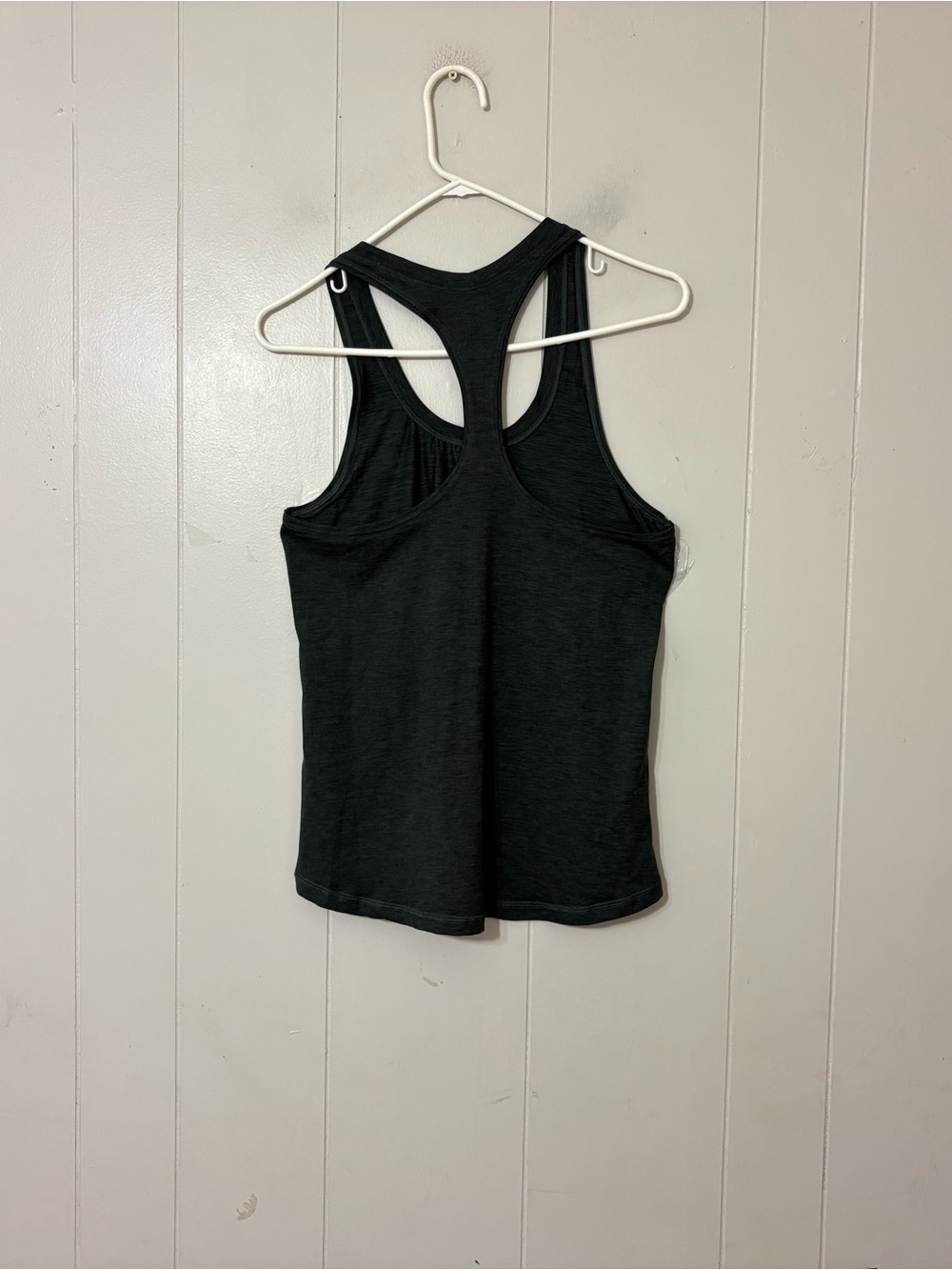 Vuori Lux Performance Tank Gray Racerback Workout Yoga Athletic Top Size Medium - Picture 9 of 9